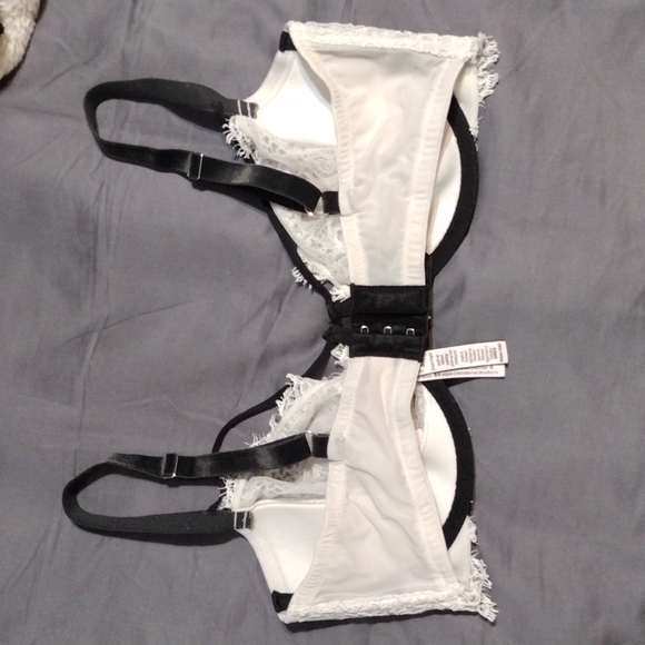 Victoria secret lace bra w underwire - Picture 2 of 4
